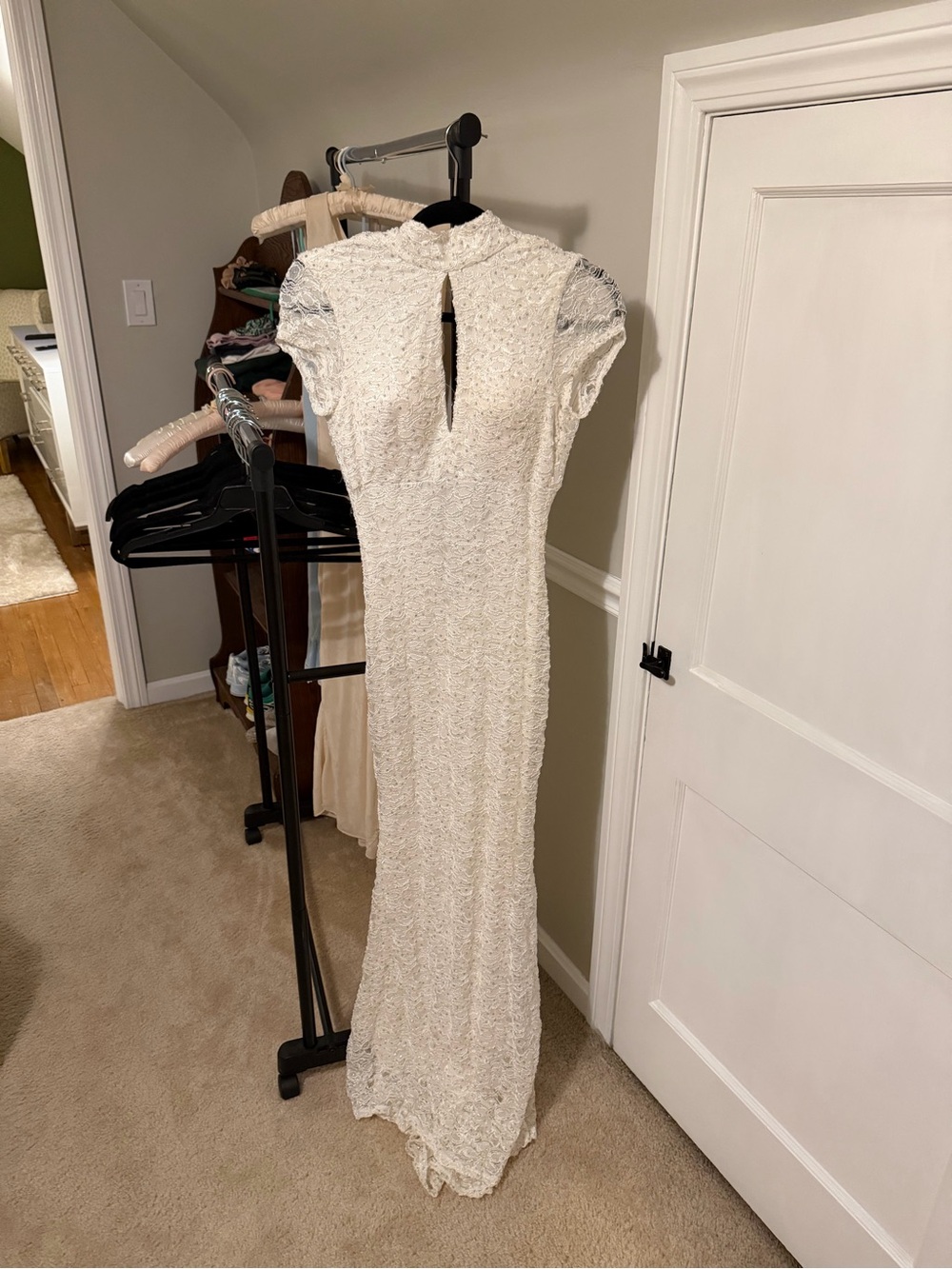 Elegant Ivory Lace Maxi Dress with Keyhole Back